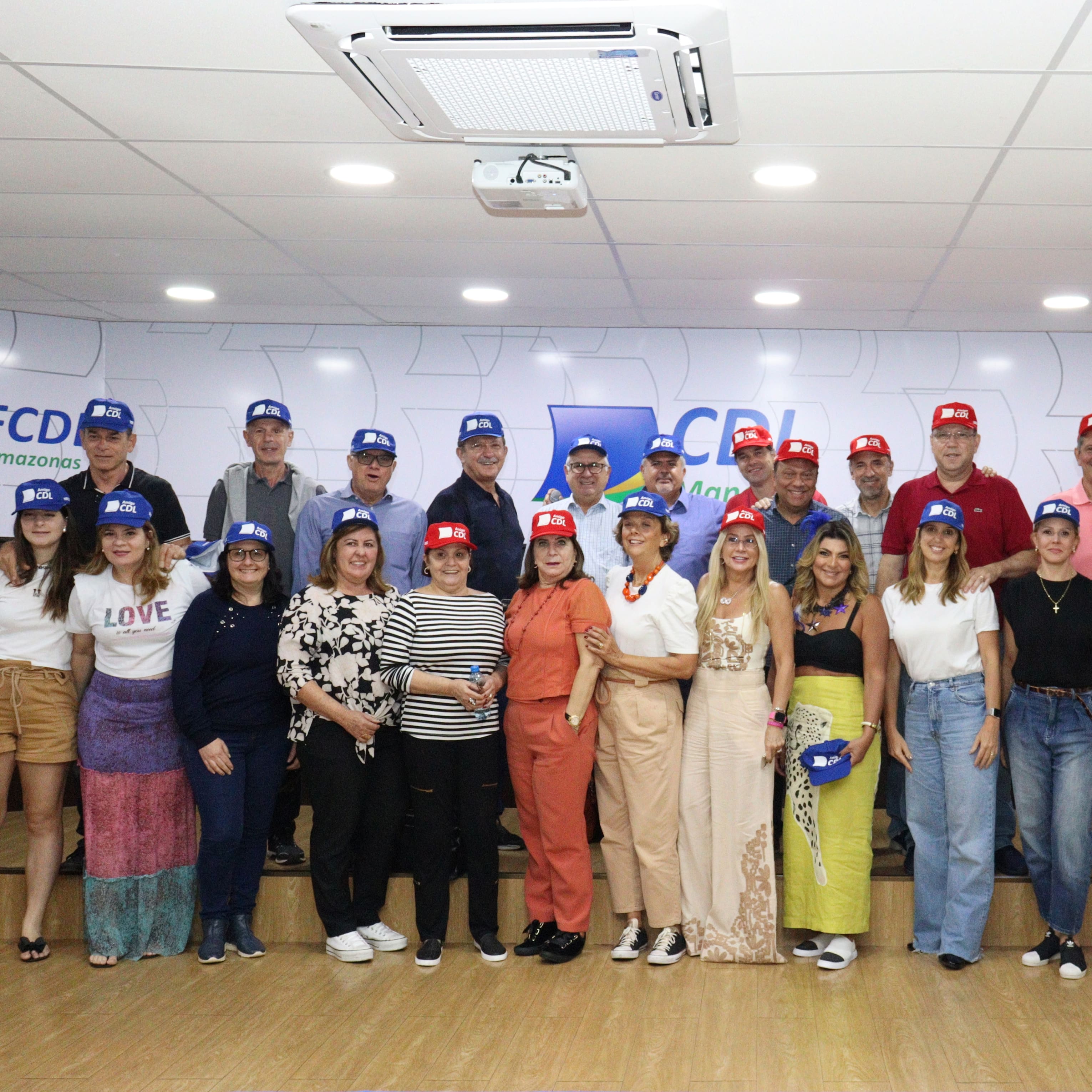 FCDL-AM e CDL Manaus levam comitiva da CNDL e  SPC Brasil para conhecer o Festival Folclórico de Parintins