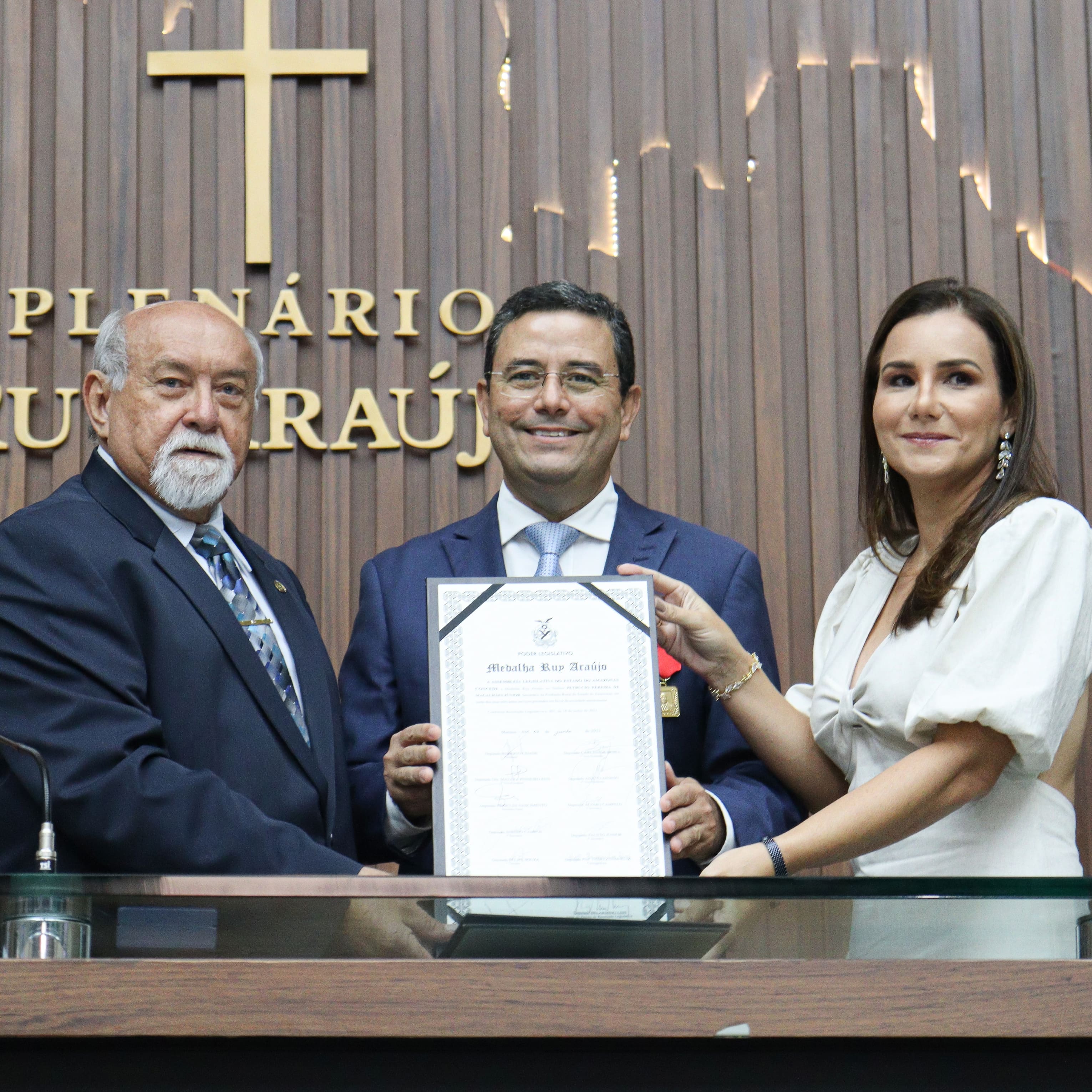 Secretário de Produção Rural, Petrucio Magalhães Júnior, é  homenageado na Assembleia Legislativa com a Medalha Ruy Araújo